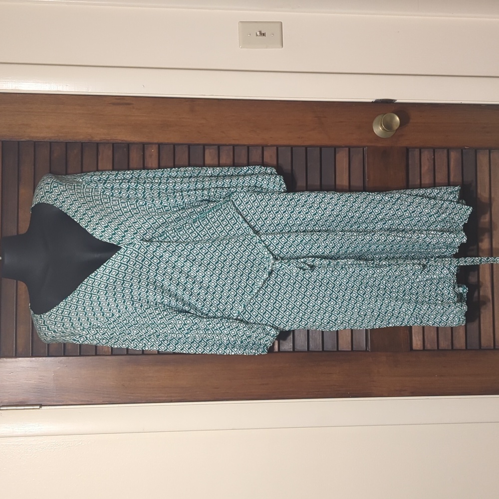 Old Navy wraparound tie dress in green and white, size XXL.